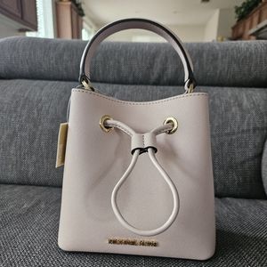 MICHAEL KORS SURI SAFFIANO LEATHER BUCKET CROSSBODY SATCHEL BAG WITH GIFT BOX